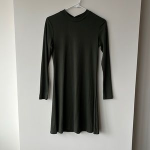 Green long sleeve dress